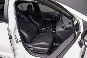 LISTO PARA CONDUCIR - USADO, VOLANTE A LA IZQUIERDA |   CONDUCCIÓN DERECHA |   2025 GR COROLLAASS PREMIUMMSS PLUSSSS PISTON FOUNDATION - Product Image 5