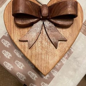 Boîte en bois en forme de cœur personnalisée polie artisanale Cadeaux et artisanat très vendus Panneaux muraux Fabriqués en Inde - Product Image 2
