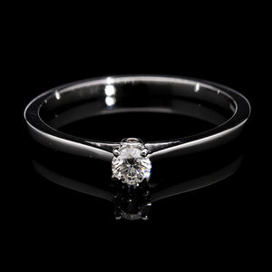 แหวนหมั้นโซลิแทร์สีทอง14K สไตล์มินิมอลพร้อมด้วยเพชรทรงกลมธรรมชาติ0.17CTW ดีไซน์สายรัดทรงเรียวทันสมัย - Product Image 3