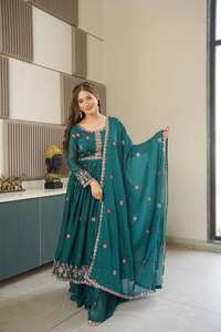 Ensemble Anarkali de Luxe en Georgette Brodé Unity Luxure avec Dupatta – Tenue d'été respirante, idéale pour les fêtes et les occasions spéciales - Product Image 5