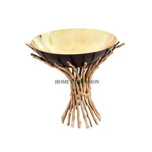 Bol à fruits en métal Finition antique en laiton avec base de conception unique Bol de service de nourriture de dernière arrivée Bol de service de forme ronde - Product Image 3