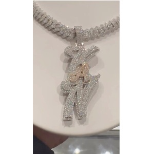 Gran oferta, colgante personalizado de Plata de Ley 925 chapado en oro GRA Moissanite Pass Diamond Test Letters disponible para la venta - Product Image 1