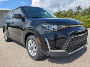 SUV Soul-S 2017 d'occasion en bon état, transmission automatique, sièges en cuir, toit ouvrant panoramique, disponible à l'exportation - Product Image 6