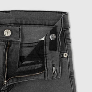 กางเกงยีนส์ขาสั้นเด็กสไตล์สตรีทแวร์ลำลอง ลวดลายกราฟิกวินเทจ ล้างสีแบบดิสเทรส - Product Image 3