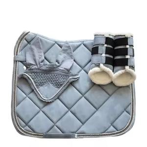 Ensemble de tapis de selle de dressage de haute qualité pour cheval, style western, avec doublure en coton, protège-épaules, protège-oreilles, filet pour oreilles, matériau pailleté - Product Image 1