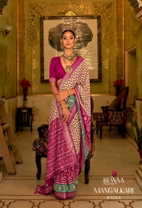 Soie de Patola imprimée de qualité indienne avec bordure de créateur pour femmes, vêtements de mariage et de fête - Product Image 5