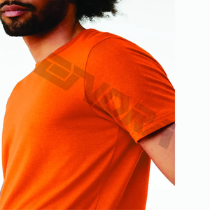 La simplicidad y la elegancia: ¡Eleva tu armario con nuestra atemporal colección de camisetas con cuello redondo! - Product Image 5