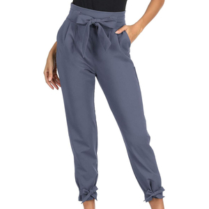 Pantalon élégant pour femme, conçu pour un confort flexible, avec des lignes équilibrées et un look moderne et raffiné. - Product Image 2