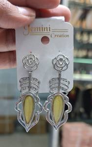PENDIENTES DE GOTA DE CRISTAL Y CRISTAL CLARO A LA MODA CON CIERRE DE LEAVEBACK EN RODIO CONJUNTO DE PENDIENTES DE MODA PARA MUJER - Product Image 6