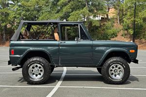Bonne affaire pour un Ford Bronco 1977 restauré, moteur V8 Stroker de 347 pouces cubes, nombreuses modifications - Product Image 2