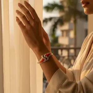 Brazalete de Plata con Coral y Diamantes para Mujer, Joyería de Lujo - Product Image 1