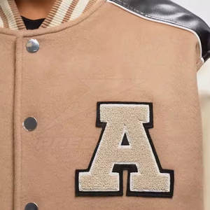 แจ็คเก็ตฤดูหนาวแบบมีตัวอักษรคอตั้งมีโลโก้ด้านหน้าระบายอากาศได้ดี - Product Image 4