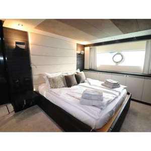 Yacht Sunseeker Predator 80, moteur 2x1.950 CV, longueur 24.89m - Product Image 1