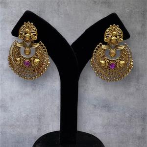 Boucles d'oreilles traditionnelles aspect or antique avec ton or Jhumkas Boucles d'oreilles Polki traditionnelles avec perle pour les femmes Mariage de fête - Product Image 1