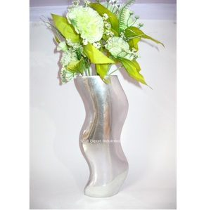 Florero de metal con acabado plateado de diseño curvo para el hogar y la boda, florero decorativo hecho a mano para mesa y suelo - Product Image 1