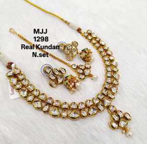 Collier de mariée Kundan indien traditionnel le plus demandé finition dorée adapté aux bijoux de mariée et de festival à bon prix - Product Image 3