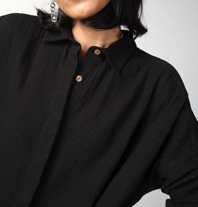 Blusa de Algodón Orgánico para Mujer Timeless Planet, Largo Midi, Botones, Cuello Camisero Floral, Mangas Estampadas, Cintura Natural - Product Image 1