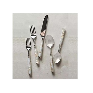 Ensemble cuillère et fourchette de la plus haute qualité avec manche en bois et en résine en acier inoxydable Ensemble de couverts pour la cuisine - Product Image 4