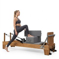 Reformer de Pilates Elite PUREFLEX en bois de chêne avec système de poulies réglables et rails silencieux, capacité de 200 kg, pour la rééducation et le renforcement musculaire