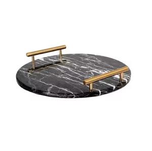 Plateau de service rond en bois et résine avec bord doré, parfait pour la décoration de cuisine de luxe, la maison moderne et la table élégante. - Product Image 2