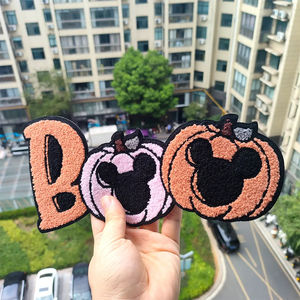 Fabricante personalizado gran alfabeto Logo Chenille parches nuevo diseño Navidad coser hierro-en para sombreros sudaderas PVC corazón - Product Image 1