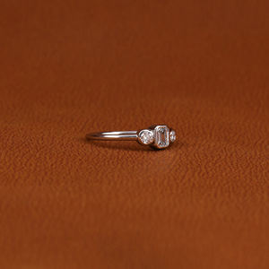 10KT or massif IGI certifié bijoux de mariage de luxe coupe émeraude trois pierres laboratoire cultivé diamant bague de fiançailles cadre de lunette - Product Image 6