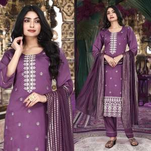 ผ้าไหมโรมันสไตล์โมเดิร์นดีไซน์แบบหนาผ้าแฟนซีแบบพรีเมี่ยมพร้อมกางเกง Kurati และ Dupatta - Product Image 3