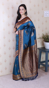 Saree Banarasi en soie douce bleu métallisé avec un tissage Zari paon gracieux parfait pour les mariages occasions festives - Product Image 4