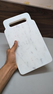 Planche à découper minimaliste blanche et élégante Dalle de découpe de designer de qualité supérieure pour la préparation des aliments et l'affichage de table dans la cuisine - Product Image 4