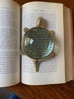 Loupe à livre en laiton vintage, style antique avec base élégante, décoration d'intérieur, accessoire de bureau