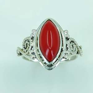 Bague artisanale en argent sterling 925 avec pierre précieuse corail rouge, bijoux en argent et corail, forme géométrique marquise, couleur rouge - Product Image 6