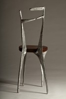 Ensemble de meubles en bois d'acajou et aluminium moulé, design unique avec découpe sous le plateau, tables basses latérales Art Déco faites à la main, style artistique pour la décoration intérieure