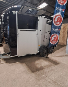 Remolque utilitario para ganado de 30 pies y 3 niveles, nuevo/seminuevo, estándar austriaco, para transporte de caballos, disponible para venta al por mayor. - Product Image 2