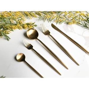 Nouvel arrivage de couverts en acier inoxydable/plaqué or/cadeau de pendaison de crémaillère/magnifiquement conçu par Kraft World in India - Product Image 1