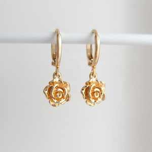 Pendientes de Aro con Dije de Rosa, Plata de Ley 925 Chapada en Oro, Estilo Vintage, Regalo para Ella, Diseño de Pendientes - Product Image 4