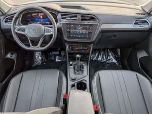 MEJOR OFERTA 2024 VOLKSWAGEN TIGUAN SE 4MOTION TRANSMISIÓN AUTOMÁTICA ASIENTOS DE CUERO PANORÁMICO - Product Image 2