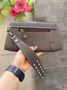 Pochette multi-cartes en cuir véritable pour femmes avec cuir recyclé pour un usage quotidien ou une soirée - Product Image 3