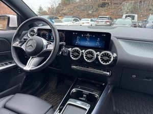 Un MERCEDES-BENZ GLA SUV 250 4MATIC 2022 d'occasion, magnifique, avec transmission V6 8 vitesses, 221 CV, 2L, 14, prêt à la vente. - Product Image 2