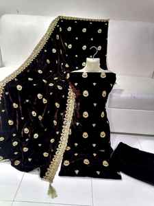 Hermoso vestido de novia Lehenga Choli de terciopelo bordado a mano Nakshi Dabka para mujer paquistaní - Product Image 5