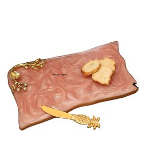 Plato decorativo moderno geométrico hecho a mano de resina rectangular grande con mango dorado para ocasiones de boda - Product Image 2