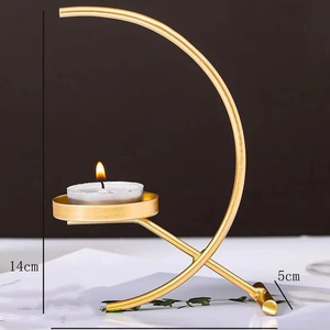 Bougeoir en métal doré adapté aux fonctions religieuses intérieurs de luxe maisons élégantes et événements d'anniversaire - Product Image 1