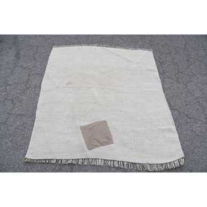 Alfombra Turca de 4x4.9 pies, Alfombra Vintage, Alfombra de Lana con Estampado Animal Blanco - Product Image 1