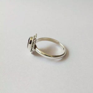 แหวนเงินสเตอร์ลิง925สุดหรูสำหรับสตรีเครื่องประดับแบบเรียบง่ายสไตล์โบฮีเมียนขนาด5x7มม. โกเมนวงรีชุบโรเดียม - Product Image 2