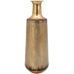 Conteneur botanique en métal contemporain et élégant pour un style d'intérieur sophistiqué et des accents floraux - Product Image 2