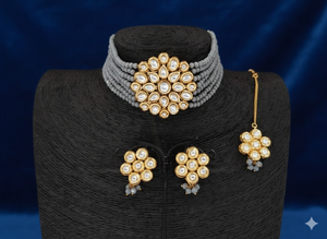 Hermoso Collar de Gargantilla de 7 Capas con Cuentas Étnicas de Estilo Antiguo, Pulido Dorado Intenso, Piedras Kundan Blancas, Ideal para Fiestas - Product Image 6