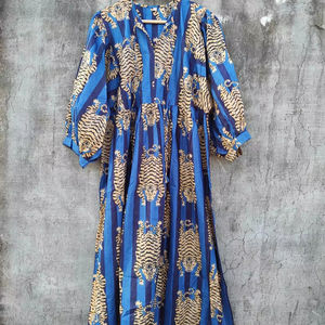 Robe midi en coton bohème Kyra, imprimé à la main, bleu, motif tigre, lien à nouer, robe de détente pour femmes - Product Image 1