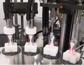 Mejor precio 220V Máquina neumática de llenado y tapado de perfume Fácil de operar Semi-Auto Pistón de alta precisión Embalaje de madera - Product Image 3