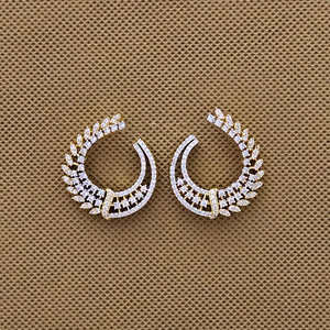 Pendiente clásico de Zirconia cúbica Popular de nueva moda con chapado en rodio de 2 tonos Mehndi - Product Image 1