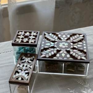 กล่องอะคริลิคขอบไม้ทำด้วยมือพร้อมฝาแม่มุกฝังขนาดพิเศษของขวัญสุดหรูสำหรับเดือนรอมฎอนอีสต์และอาหรับ - Product Image 5