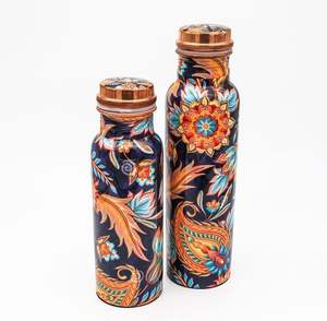 Botella de agua de cobre puro para agua potable con un diseño martillado elegante y una construcción duradera para un rendimiento duradero - Product Image 3